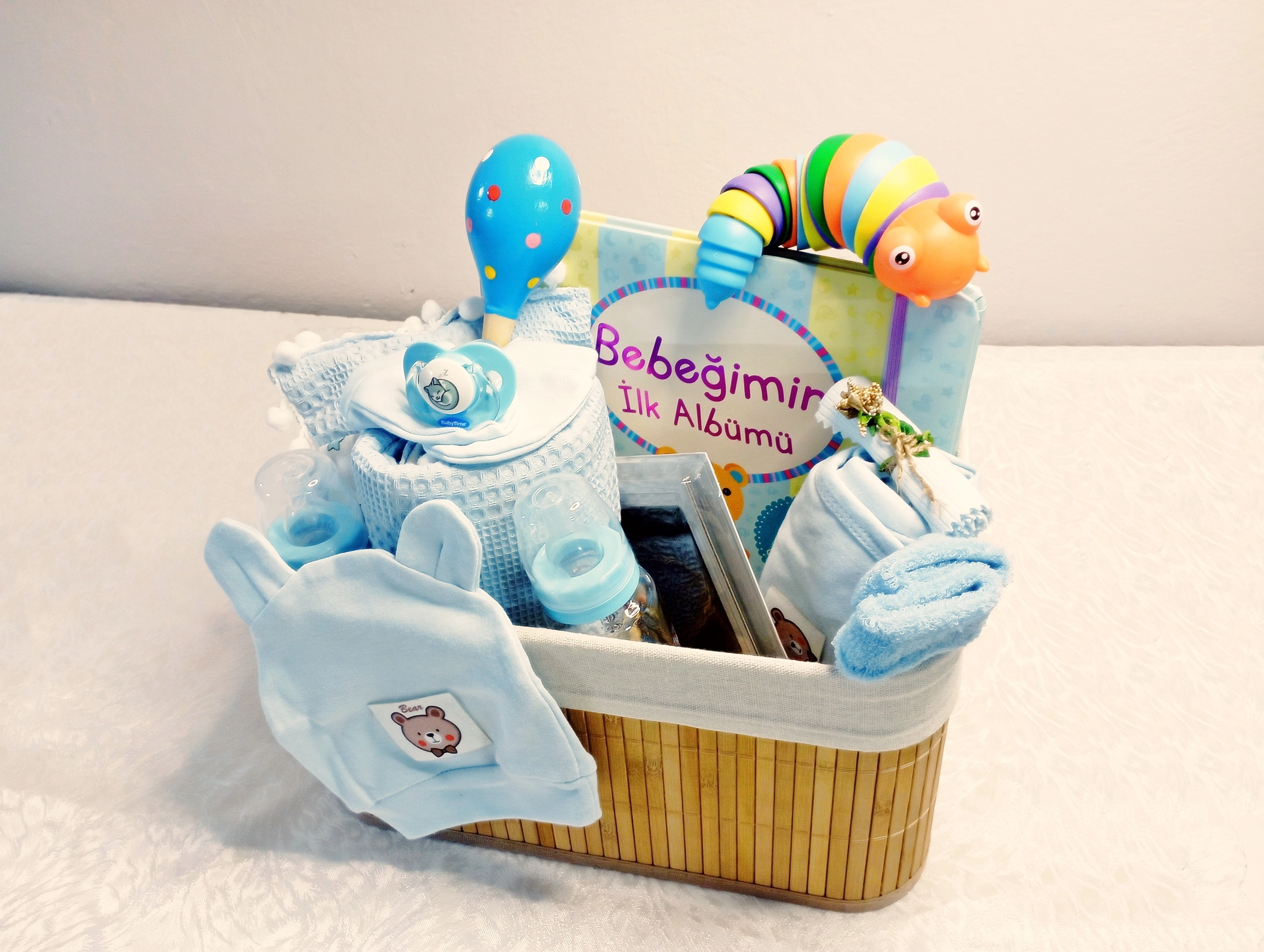 ’’Hoş Geldin’’ Anı Lüks  Yenidoğan Bebek Hediye Seti (Hasır Sepet & Cam Biberon Seti & El ve Ayak Baskı Kiti & 5li Hastane Çıkışı & 2li Alt Açma Seti)