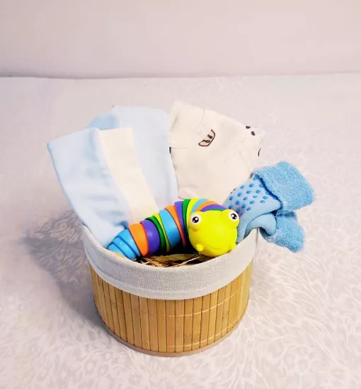 Yenidoğan Hediye - İki Dilli Erken Öğrenme & İlk Konfor Lüks Seti  / Benim İlk 100 Bilgilerim Renkler Sayılar Şekiller (Yuvarlak Hasır Sepet & Tak Çıkar Tırtıl)  Grupsal Ofis