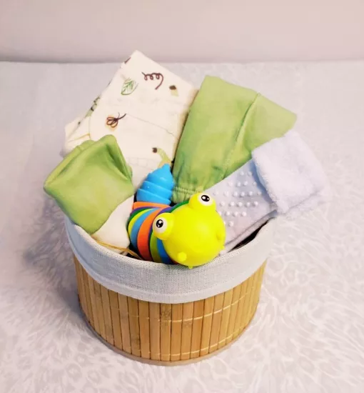 Yenidoğan Hediye - iki Dilli Erken Öğrenme & İlk Konfor Lüks Seti  / Benim İlk 100 Bilgilerim Renkler Sayılar Şekiller (Yuvarlak Hasır Sepet & Tak Çıkar Tırtıl)  Grupsal Ofis